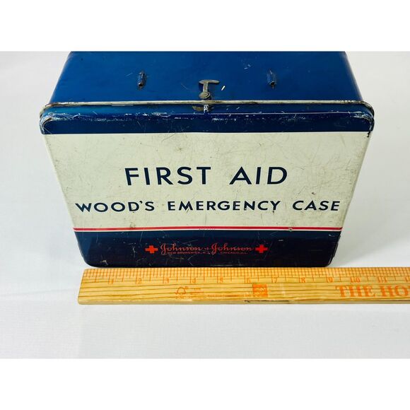 Antique Johnson & Johnson First Aid Wood's Emergency Case Metal Supplies TIN - Picture 9 of 9